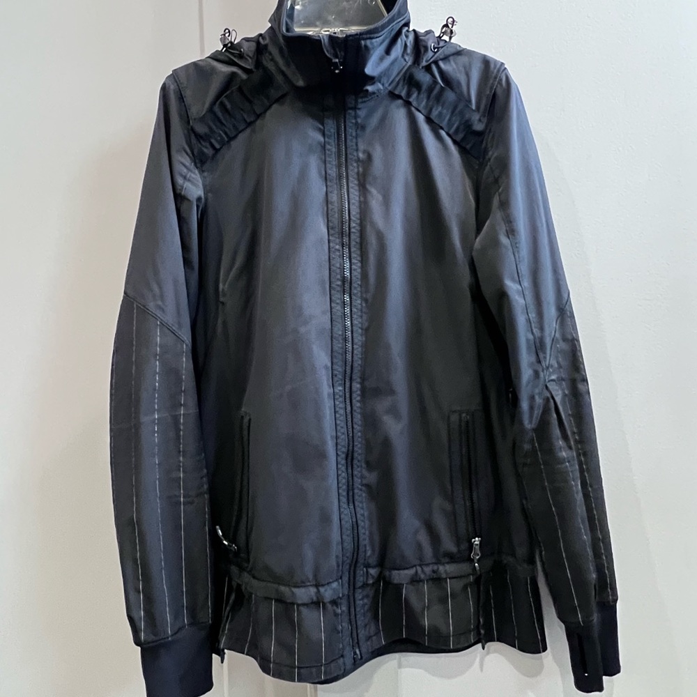 Lululemon Run: Bandit Jacket Reflective Black Size 4